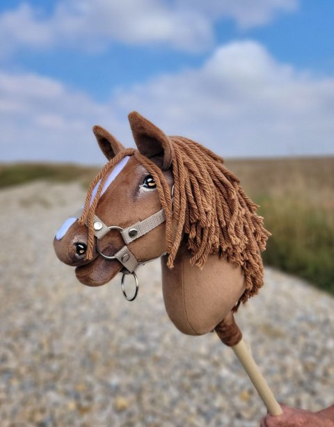 Hobby Horse Średni koń na kiju Premium brązowy jasny kasztan A4