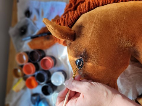 Hobby Horse Średni koń na kiju Premium rudy kasztan A4